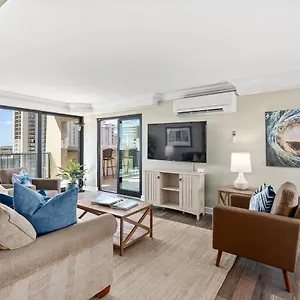 https://expansive-lanai-w-panoramic-views-walk-to-waikiki-beach.hotelsinhawaii.org